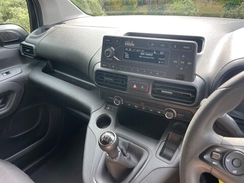 Vauxhall Combo 1.5 Turbo D 2300 Dynamic L2 H1 Euro 6 4dr 17