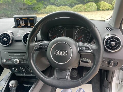 Audi A1 1.4 TFSI Sport S Tronic Euro 5 (s/s) 3dr 37