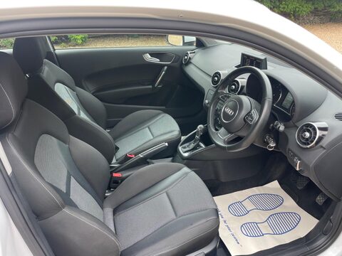 Audi A1 1.4 TFSI Sport S Tronic Euro 5 (s/s) 3dr 22