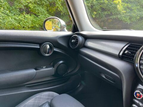 Mini Hatch 1.5 Cooper Hatchback 3dr Petrol Auto Euro 6 (s/s) (136 ps) 33