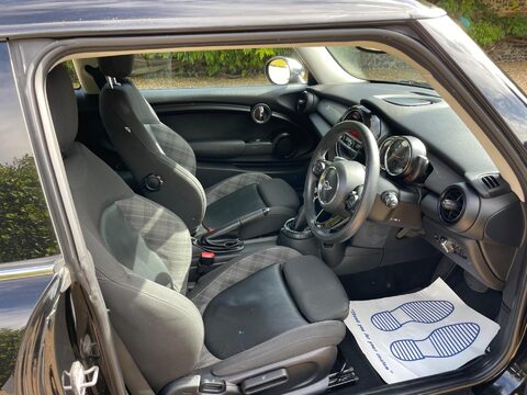 Mini Hatch 1.5 Cooper Hatchback 3dr Petrol Auto Euro 6 (s/s) (136 ps) 27