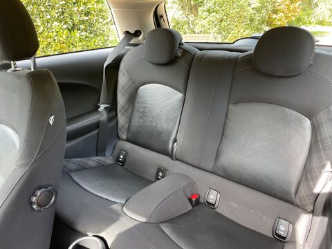 Mini Hatch 1.5 Cooper Hatchback 3dr Petrol Auto Euro 6 (s/s) (136 ps) 65