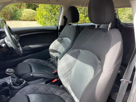 Mini Hatch 1.5 Cooper Hatchback 3dr Petrol Auto Euro 6 (s/s) (136 ps) 63