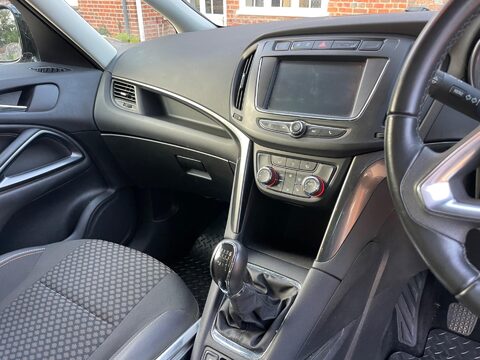 Vauxhall Zafira 1.6 CDTi ecoTEC Tech Line Nav MPV 5dr Diesel Manual Euro 6 (s/s) (134 ps) 7