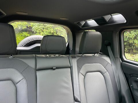 Land Rover Defender 3.0 D300 MHEV X-Dynamic HSE SUV 5dr Diesel Auto 4WD Euro 6 (s/s) (300 ps) 65