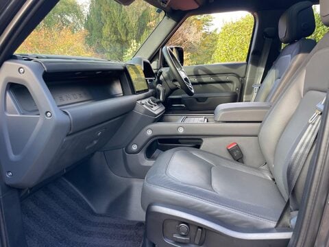 Land Rover Defender 3.0 D300 MHEV X-Dynamic HSE SUV 5dr Diesel Auto 4WD Euro 6 (s/s) (300 ps) 59