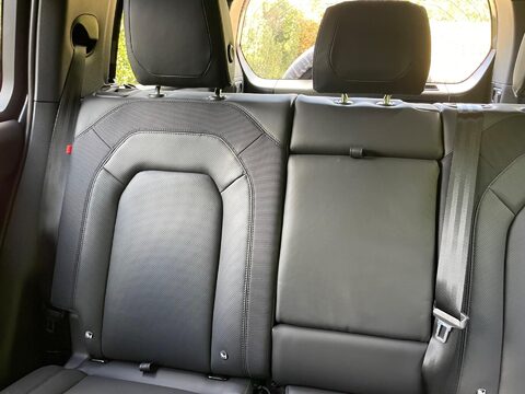 Land Rover Defender 3.0 D300 MHEV X-Dynamic HSE SUV 5dr Diesel Auto 4WD Euro 6 (s/s) (300 ps) 15