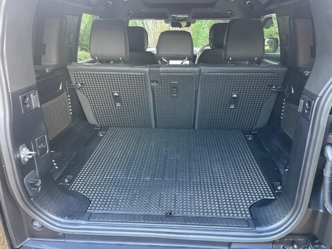 Land Rover Defender 3.0 D300 MHEV X-Dynamic HSE SUV 5dr Diesel Auto 4WD Euro 6 (s/s) (300 ps) 36