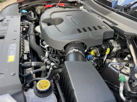 Land Rover Defender 3.0 D300 MHEV X-Dynamic HSE SUV 5dr Diesel Auto 4WD Euro 6 (s/s) (300 ps) 29