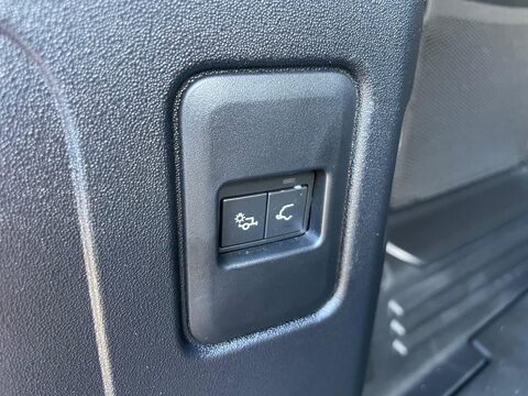 Land Rover Defender 3.0 D300 MHEV X-Dynamic HSE SUV 5dr Diesel Auto 4WD Euro 6 (s/s) (300 ps) 55