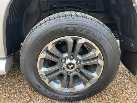 Mitsubishi L200 2.2 DI-D DC Warrior Pickup Double Cab 4dr Diesel Manual 4WD Euro 6 (s/s) (1 11