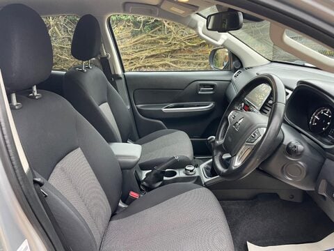 Mitsubishi L200 2.2 DI-D DC Warrior Pickup Double Cab 4dr Diesel Manual 4WD Euro 6 (s/s) (1 39