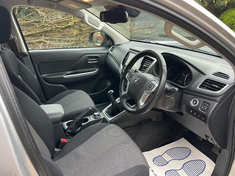 Mitsubishi L200 2.2 DI-D DC Warrior Pickup Double Cab 4dr Diesel Manual 4WD Euro 6 (s/s) (1 14