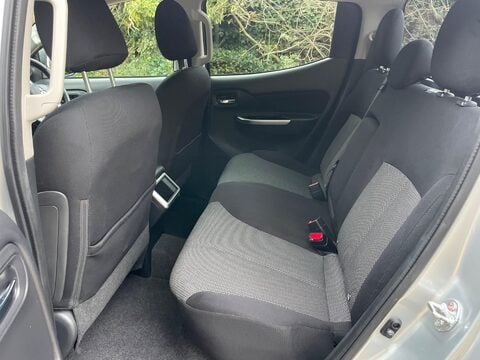 Mitsubishi L200 2.2 DI-D DC Warrior Pickup Double Cab 4dr Diesel Manual 4WD Euro 6 (s/s) (1 53