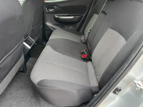 Mitsubishi L200 2.2 DI-D DC Warrior Pickup Double Cab 4dr Diesel Manual 4WD Euro 6 (s/s) (1 54