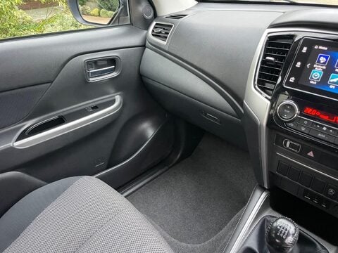 Mitsubishi L200 2.2 DI-D DC Warrior Pickup Double Cab 4dr Diesel Manual 4WD Euro 6 (s/s) (1 20