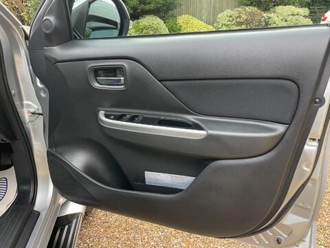 Mitsubishi L200 2.2 DI-D DC Warrior Pickup Double Cab 4dr Diesel Manual 4WD Euro 6 (s/s) (1 41