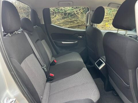 Mitsubishi L200 2.2 DI-D DC Warrior Pickup Double Cab 4dr Diesel Manual 4WD Euro 6 (s/s) (1 56