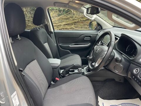 Mitsubishi L200 2.2 DI-D DC Warrior Pickup Double Cab 4dr Diesel Manual 4WD Euro 6 (s/s) (1 15