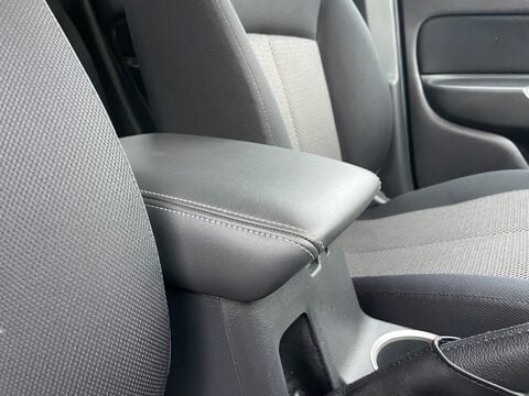 Mitsubishi L200 2.2 DI-D DC Warrior Pickup Double Cab 4dr Diesel Manual 4WD Euro 6 (s/s) (1 21