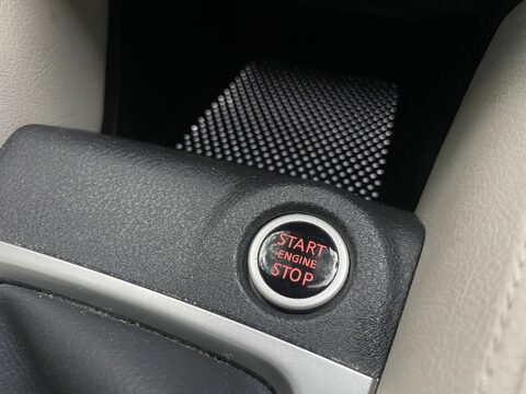 Nissan MICRA 1.0 IG-T Tekna Hatchback 5dr Petrol Manual Euro 6 (s/s) (100 ps) 33