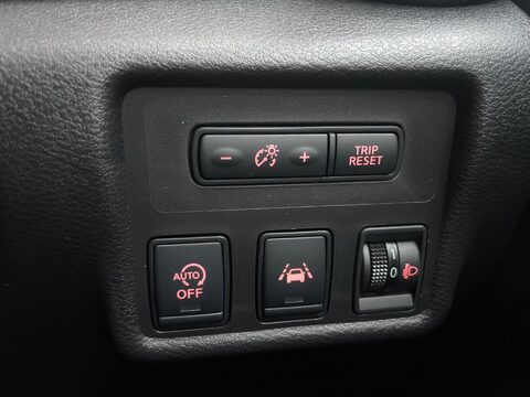 Nissan MICRA 1.0 IG-T Tekna Hatchback 5dr Petrol Manual Euro 6 (s/s) (100 ps) 35