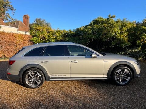 Audi A4 Allroad 3.0 TDI V6 Sport Estate 5dr Diesel S Tronic quattro Euro 6 (s/s) (218 ps) 17