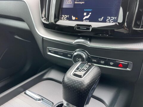 Volvo XC60 2.0 D4 R-Design SUV 5dr Diesel Auto AWD Euro 6 (s/s) (190 ps) 34