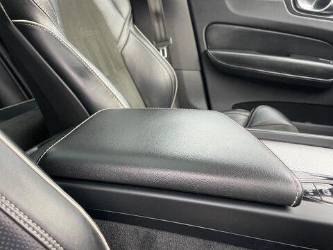 Volvo XC60 2.0 D4 R-Design SUV 5dr Diesel Auto AWD Euro 6 (s/s) (190 ps) 31