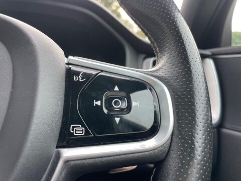 Volvo XC60 2.0 D4 R-Design SUV 5dr Diesel Auto AWD Euro 6 (s/s) (190 ps) 46