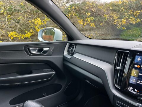 Volvo XC60 2.0 D4 R-Design SUV 5dr Diesel Auto AWD Euro 6 (s/s) (190 ps) 29