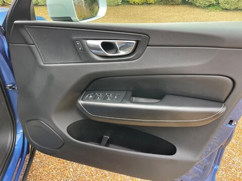 Volvo XC60 2.0 D4 R-Design SUV 5dr Diesel Auto AWD Euro 6 (s/s) (190 ps) 56