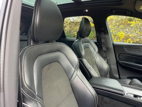 Volvo XC60 2.0 D4 R-Design SUV 5dr Diesel Auto AWD Euro 6 (s/s) (190 ps) 52