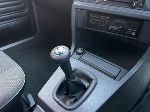 BMW 5 Series E28 518i Saloon 38