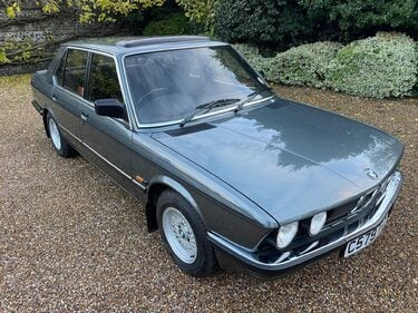 BMW 5 Series E28 518i Saloon 2
