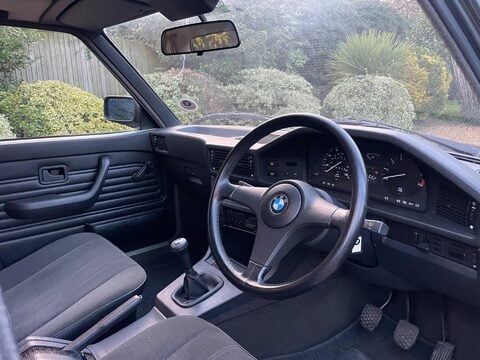 BMW 5 Series E28 518i Saloon 32