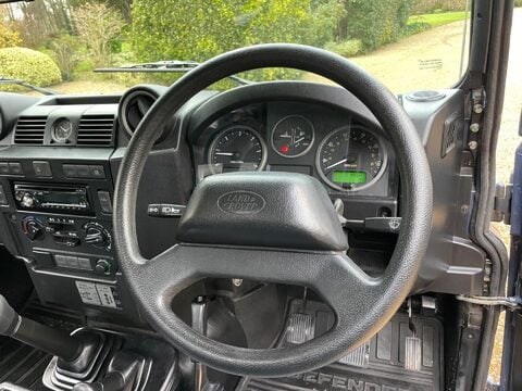 Land Rover Defender 2.4 TDCi Pickup 2dr Diesel Manual 4WD SWB Euro 4 (122 bhp) 35