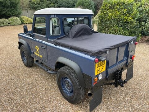 Land Rover Defender 2.4 TDCi Pickup 2dr Diesel Manual 4WD SWB Euro 4 (122 bhp) 18