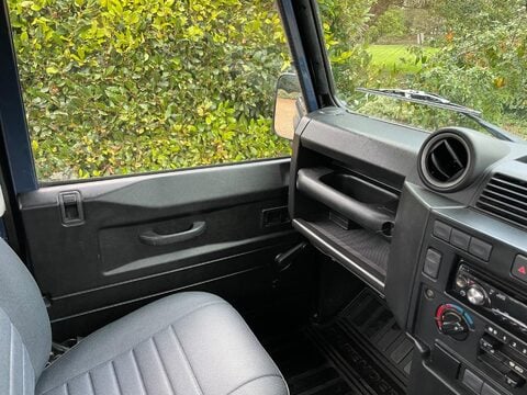Land Rover Defender 2.4 TDCi Pickup 2dr Diesel Manual 4WD SWB Euro 4 (122 bhp) 39