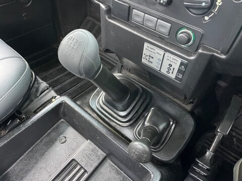 Land Rover Defender 2.4 TDCi Pickup 2dr Diesel Manual 4WD SWB Euro 4 (122 bhp) 40