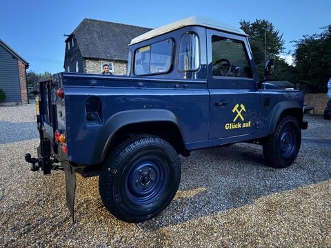 Land Rover Defender 2.4 TDCi Pickup 2dr Diesel Manual 4WD SWB Euro 4 (122 bhp) 6