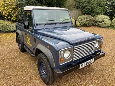 Land Rover Defender 2.4 TDCi Pickup 2dr Diesel Manual 4WD SWB Euro 4 (122 bhp) 2