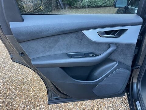 Audi Q7 3.0 TFSIe V6 55 S line SUV 5dr Petrol Plug-in Hybrid Tiptronic quattro Euro 42