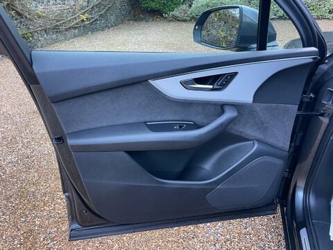 Audi Q7 3.0 TFSIe V6 55 S line SUV 5dr Petrol Plug-in Hybrid Tiptronic quattro Euro 41