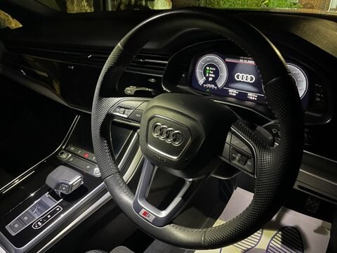Audi Q7 3.0 TFSIe V6 55 S line SUV 5dr Petrol Plug-in Hybrid Tiptronic quattro Euro 31