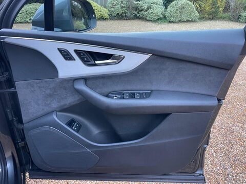 Audi Q7 3.0 TFSIe V6 55 S line SUV 5dr Petrol Plug-in Hybrid Tiptronic quattro Euro 44