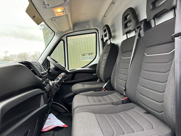 Iveco Daily XLWB L4H3 Extra-High Roof AIR CON + CRUISE 136ps EURO 6 [XLWB] NO VAT 10