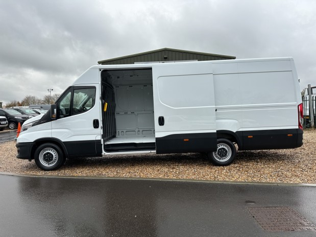 Iveco Daily XLWB L4H3 Extra-High Roof AIR CON + CRUISE 136ps EURO 6 [XLWB] NO VAT 13