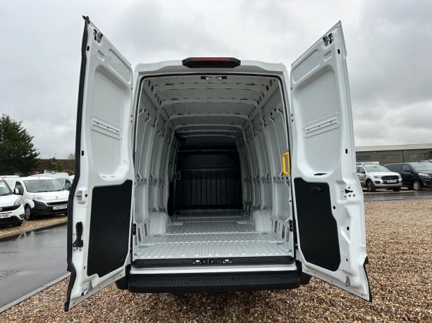 Iveco Daily XLWB L4H3 Extra-High Roof AIR CON + CRUISE 136ps EURO 6 [XLWB] NO VAT 15