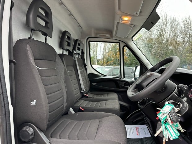 Iveco Daily XLWB L4H3 Extra-High Roof AIR CON + CRUISE 136ps EURO 6 [XLWB] NO VAT 19